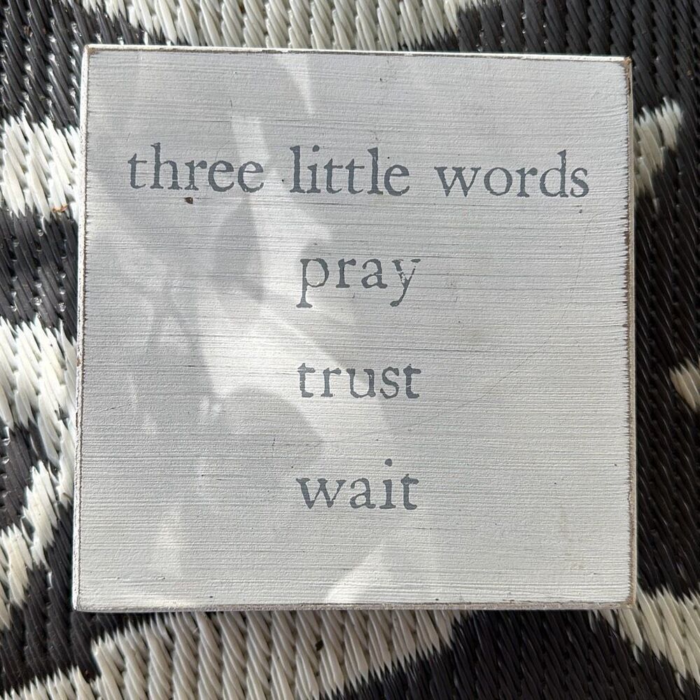 Three little words pray trust wait wooden sign - Picture 2 of 3